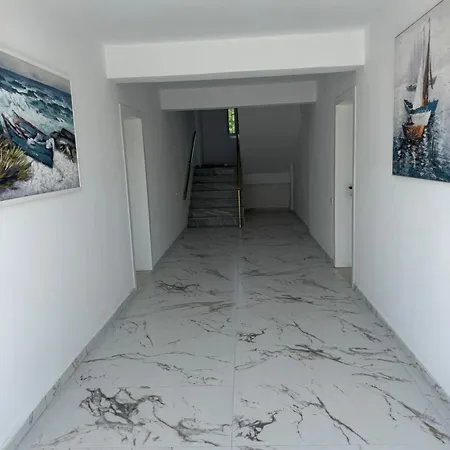 Arkej Pool Golem (Tirana)