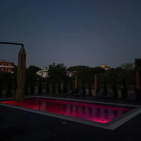 Arkej Pool Appart hôtel Golem (Tirana)