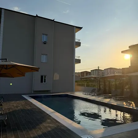 Arkej Pool Appart hôtel Golem (Tirana)